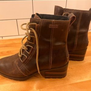 Sorel Joan Now Laced Boot. Size 8.